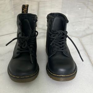 Doc Martens little kids size 7. In almost perfect condition.